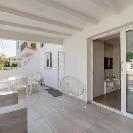 Апартаменты Deluxe - 500m Nissi Beach! Айя-Напа